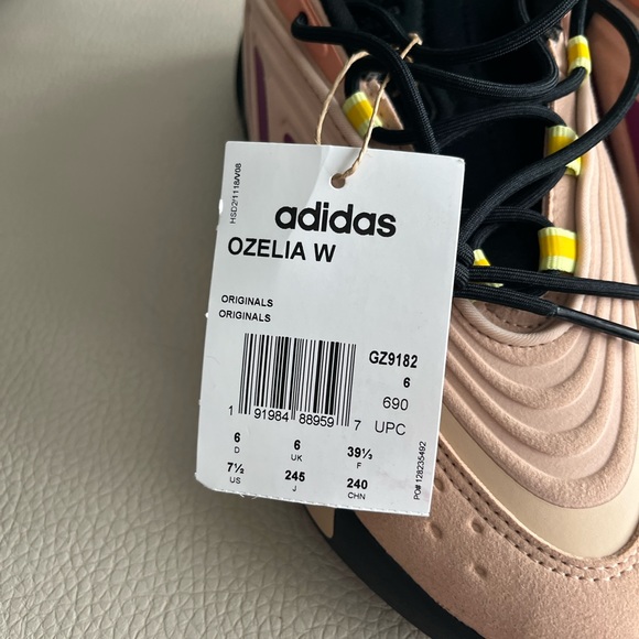 NWT - Adidas Women’s Ozelia Sneakers - Size 7 & 7.5 - Picture 7 of 9